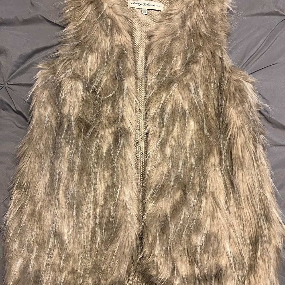 Sebby Collection L Faux Fur Sweater Vest